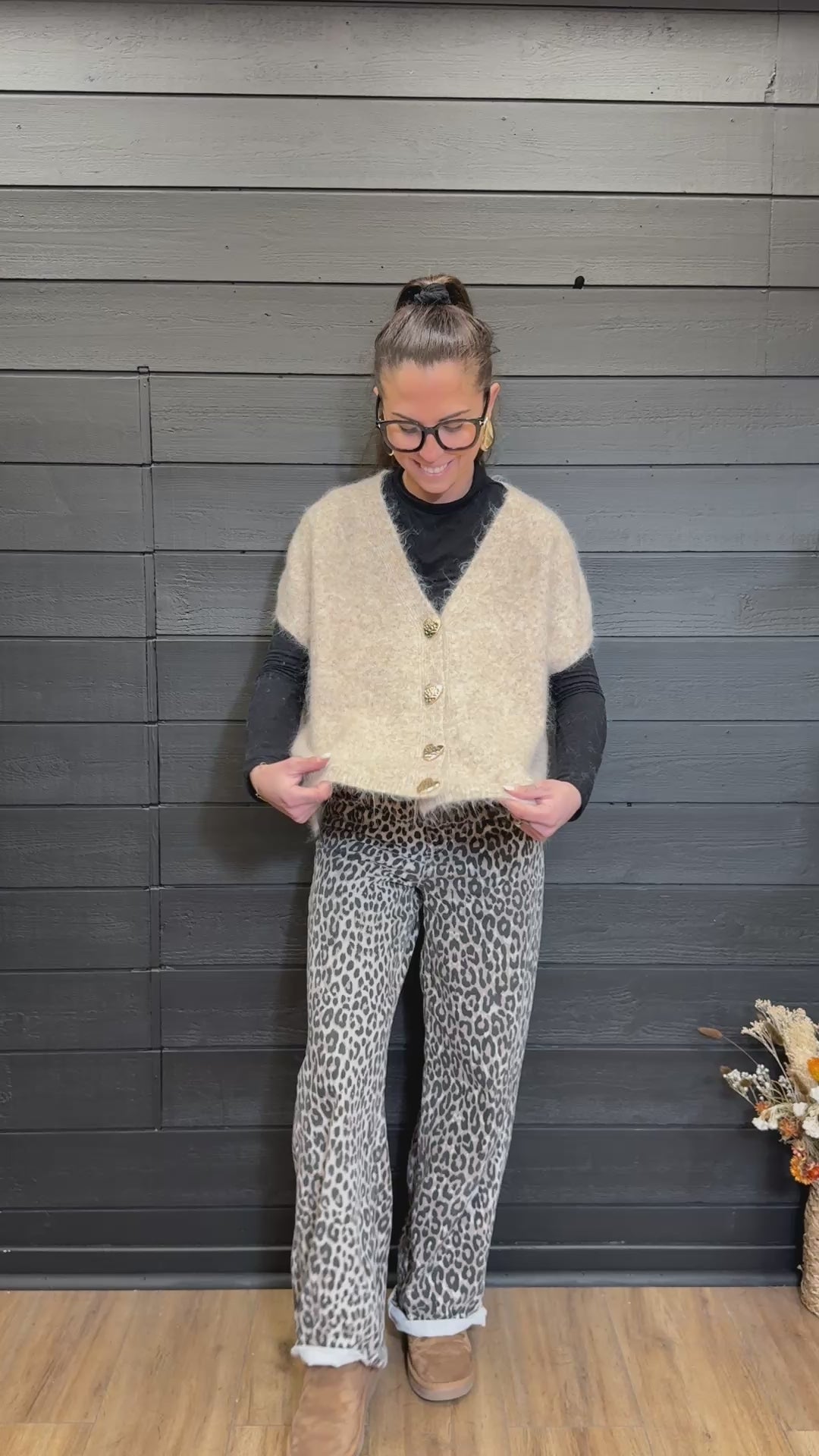 Pull sans manches marron moucheté – boutons cœur