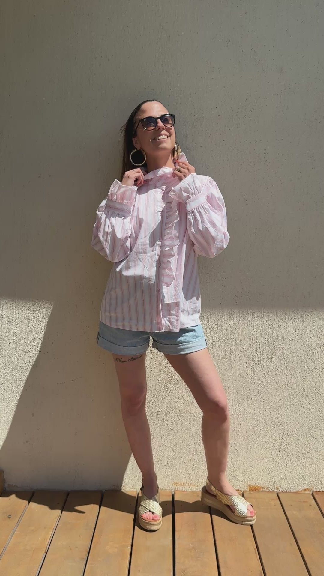 Chemise rayée rose à volants